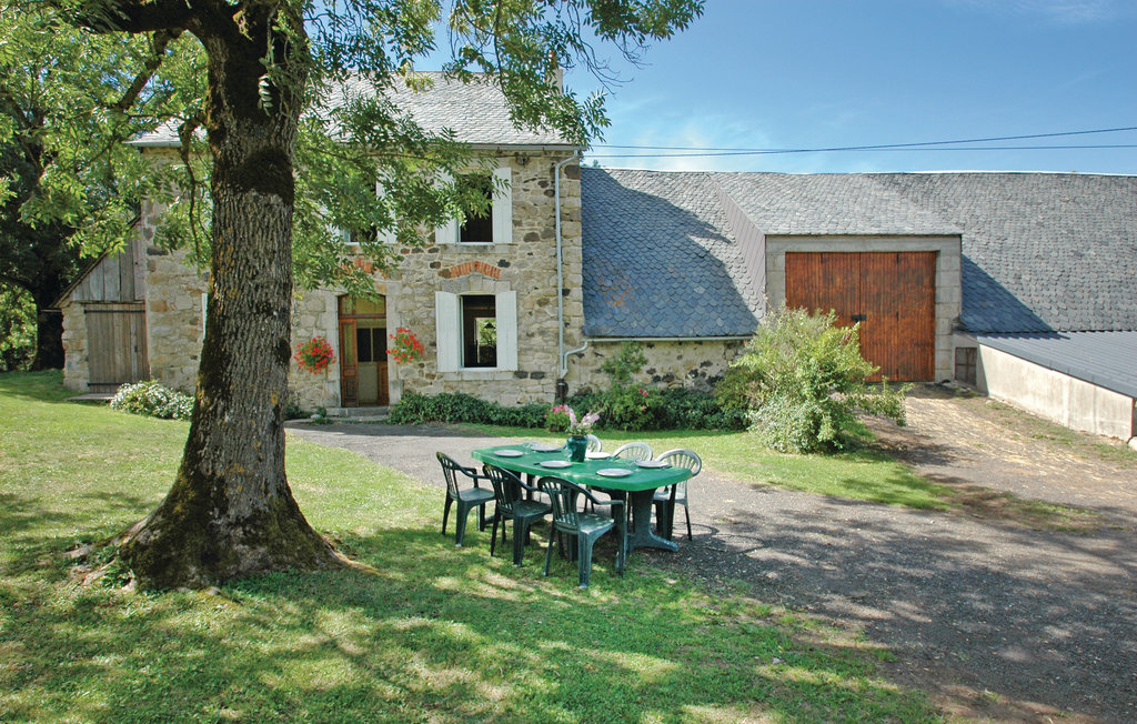 Location de vacances - Riom-ès-Montagnes , France - FUC012 2