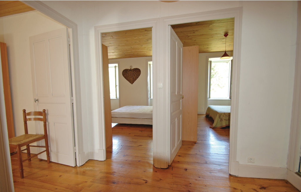 Location de vacances - Riom-ès-Montagnes , France - FUC012 18