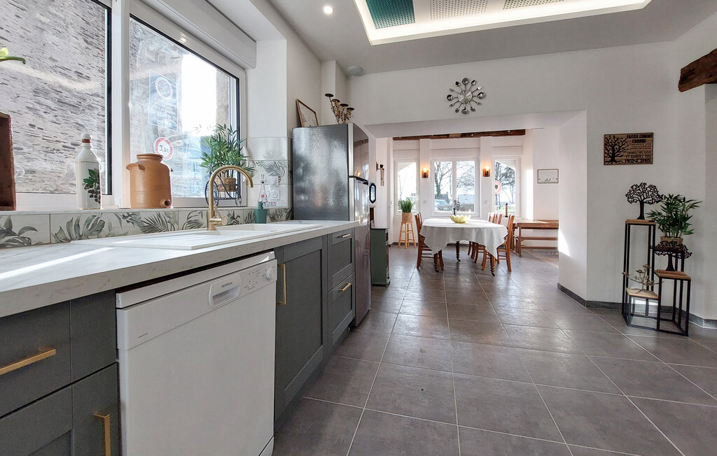 Location de vacances - Neuilly le Vendin , France - FVA054 6