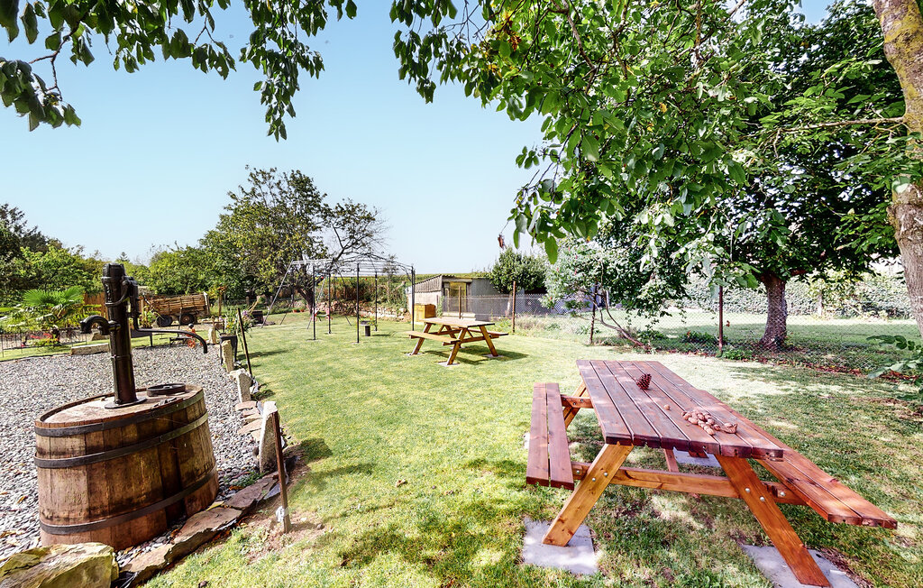 Location de vacances - Neuilly le Vendin , France - FVA054 9