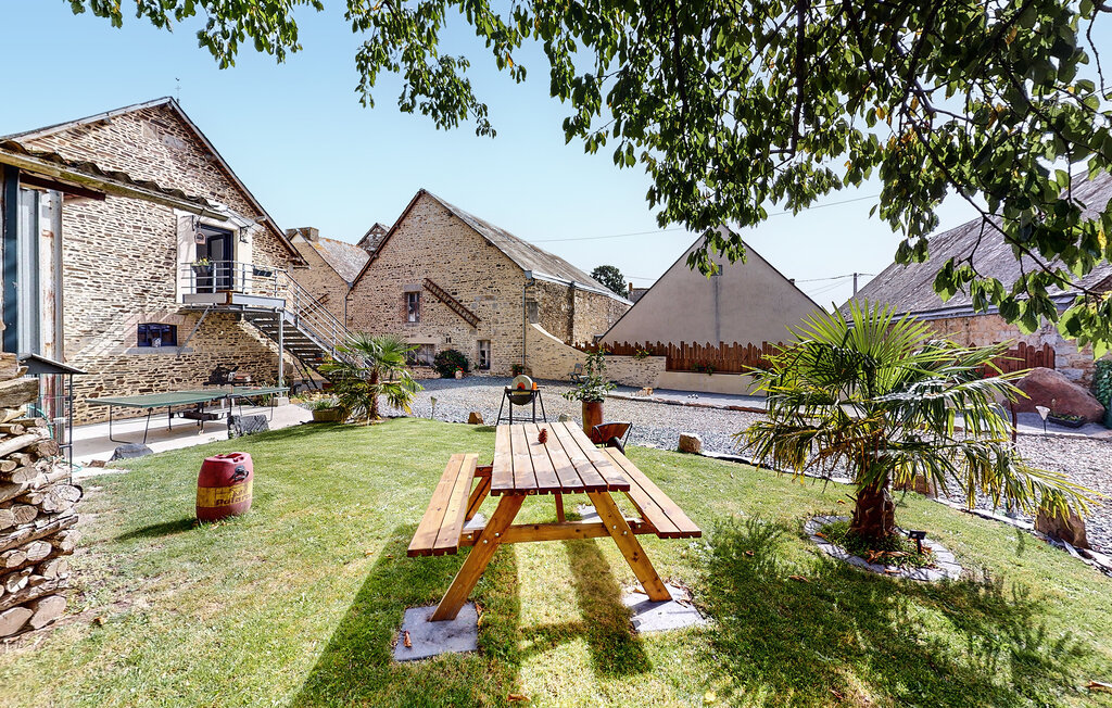 Location de vacances - Neuilly le Vendin , France - FVA054 2