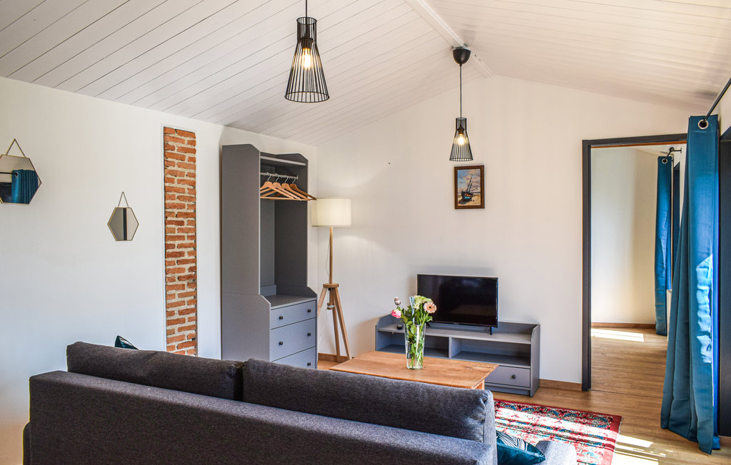Herzlich Willkommen in dieser charmanten Unterkunft auf der Île de Noirmoutier!

Hier wohnen Sie im Stadtzentrum von Noirmoutier-en-l'Île, und genießen aus Ihrer hervorragenden Wohnung den Blick ü..