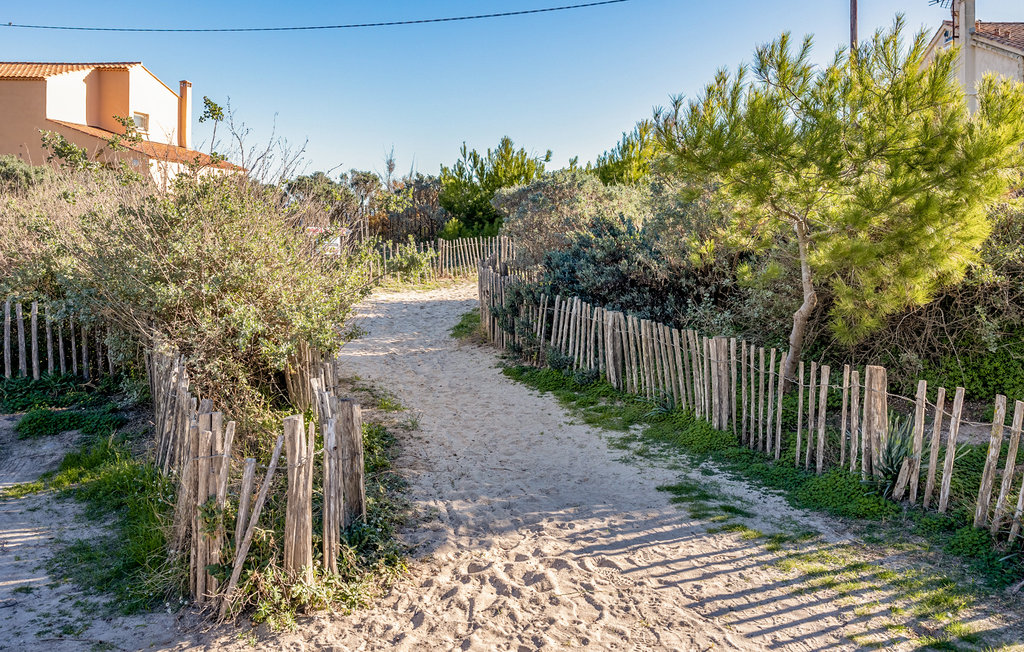 Geniet van je strandvakantie in deze gezellige vakantiewoning op het schiereiland Giens.

Op een klein stukje lopen van het zandstrand heet dit mooie vakantieappartement in een klein appartementengebo..