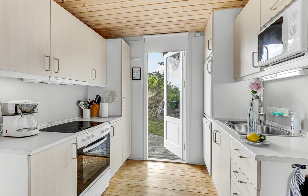 Semesterhus - Gudhjem Strand , Danmark - H0111 2