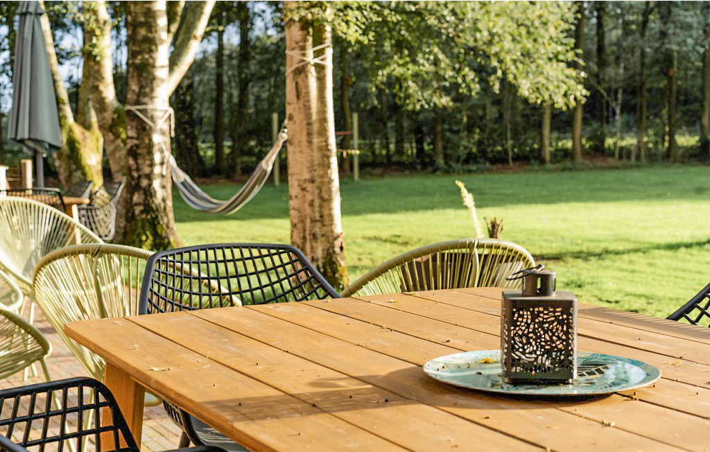 Sehen Sie sich dieses Ferienhaus näher an, wenn Sie von einem unvergesslichen Urlaub inmitten von Natur träumen.

Das einladende und geräumige Haus empfängt Sie in idyllischer Lage und bietet dami..