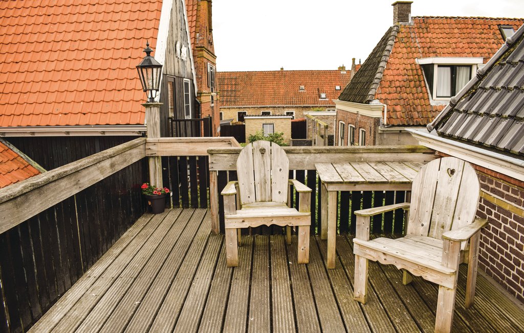 Dieses 4-Personen-Apartment im ehemaligen Badhotel Hindeloopen befindet sich in bester Lage, nur wenige Schritte vom IJsselmeer. Die Wohnung befindet sich im 1. Stock und ist nur über eine Treppe zum..