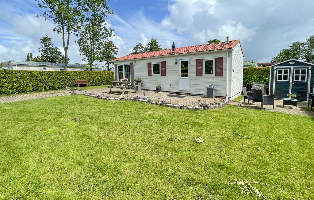 Dieses Ferienhaus in Friesland ist für 4 Personen geeignet und befindet sich im friesischen Wattenerholungspark. 

Mit zwei Schlafzimmern, von denen eines für 2 Personen und zwei für 1 Person, eine..