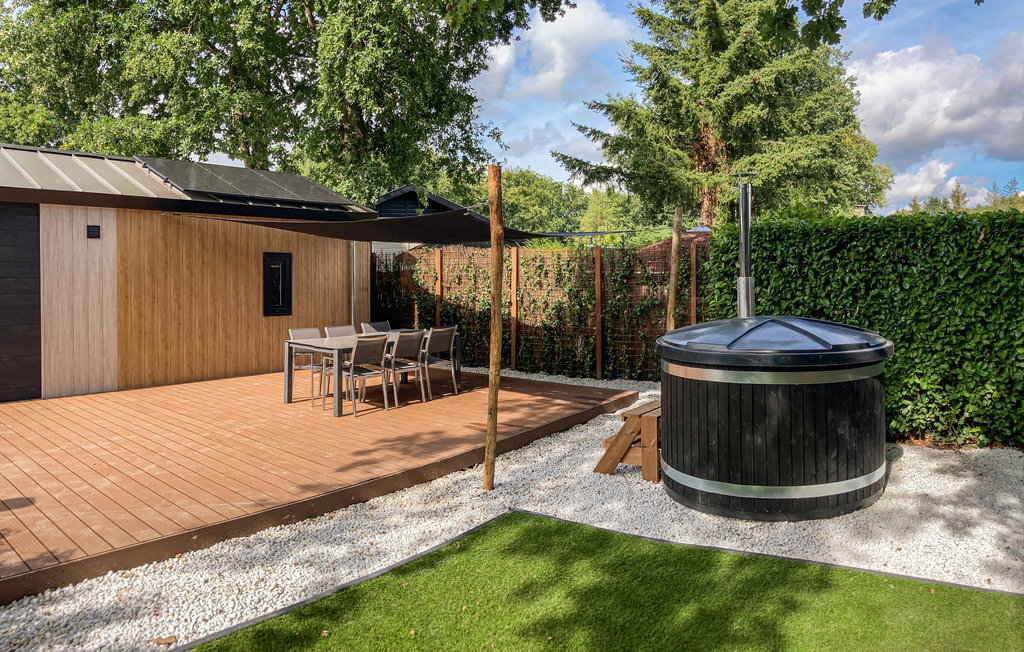 Suchen Sie einen erholsamen Urlaub in der Veluwe, dem größten Waldgebiet der Niederlande? Dann ist dieser schöne Ort mit eigenem Holzbad am Waldrand das ganze Jahr über ein absolutes Muss!

Dieses..