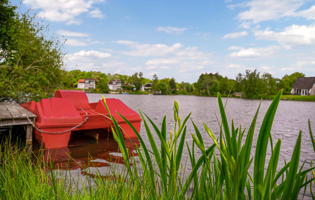 In dt mooie 7 persoons vakantiehuis met sauna en 5 persoons jacuzzi in Vlagtwedde geniet u van een oase van rust en ruimte, met een schitterend uitzicht op het water. Het interieur heeft een frisse ui..