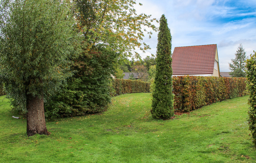 Genießen Sie einen abwechslungsreichen Urlaub in diesem komfortablen und gemütlich eingerichteten Ferienhaus. Der große Garten bietet hinten einen schönen Blick auf das Wasser und die Wiesen. Das ..