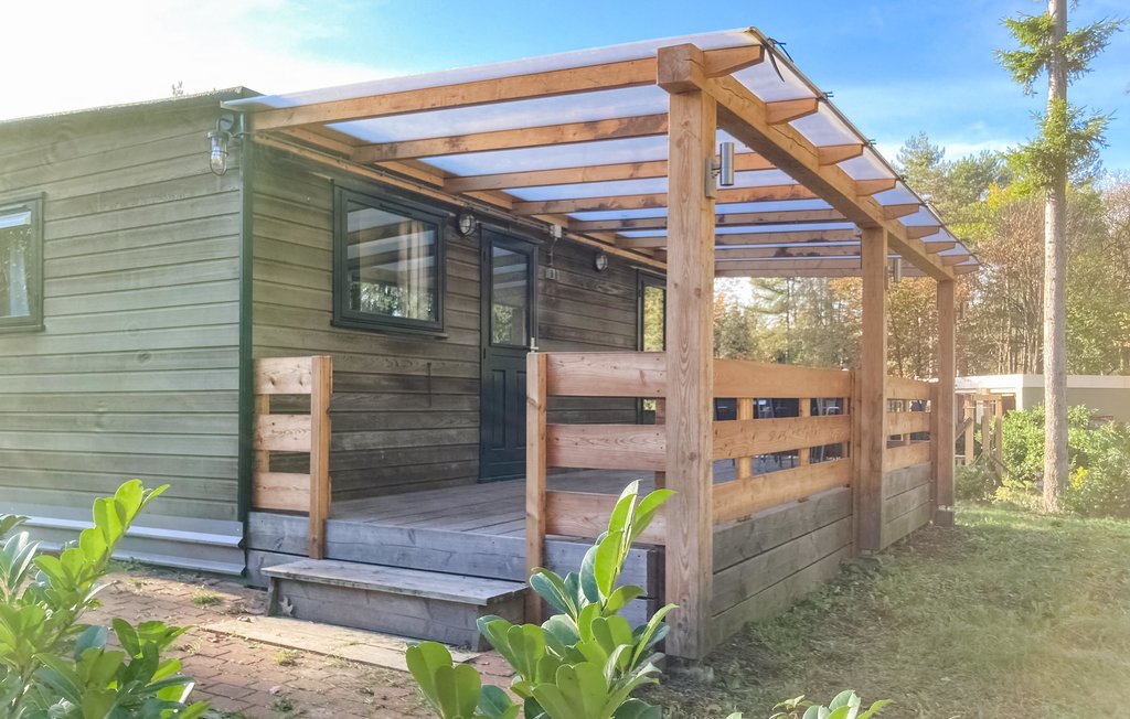 Genießen Sie einen wunderschönen Urlaub mit Freunden oder Familie in diesem Ferienhaus bei Well.

Im Inneren des schönen Holzhauses erwarten Sie ein wohnliches Ambiente, das mit seiner ansprechende..