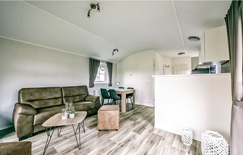 Semesterhus - Julianadorp , Nederländerna - HNH685 9