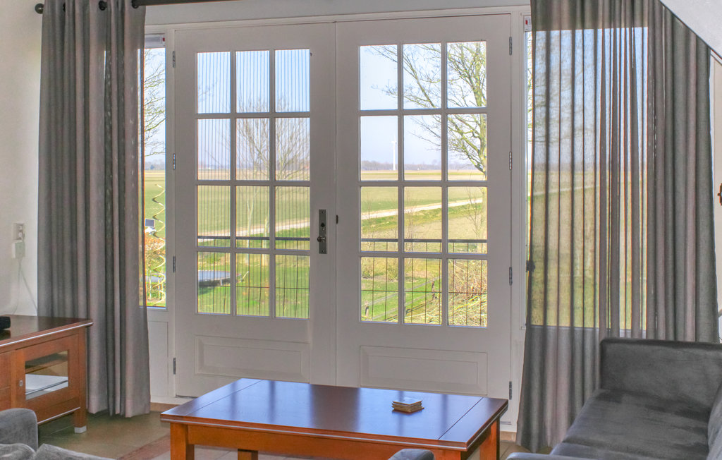 Big View ist ein alter Bauernhof im Slootdorp. Sie wohnen im 1. Stock, die untere Etage ist nicht belegt. Mit einer Treppe erreichen Sie das Haus. Darin erwarten Sie drei Schlafzimmer, eins im 2. Stoc..