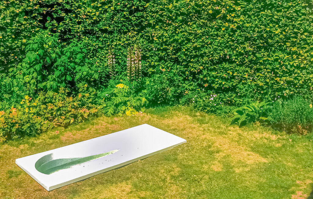 Paradis ist ein schönes Haus in einer ruhigen Straße im Ferienort Bergen. Das neu renovierte Haus bietet viel Komfort, eine sonnige Terrasse und einen Garten. 

Das Wohnzimmer ist sehr hell und stra..