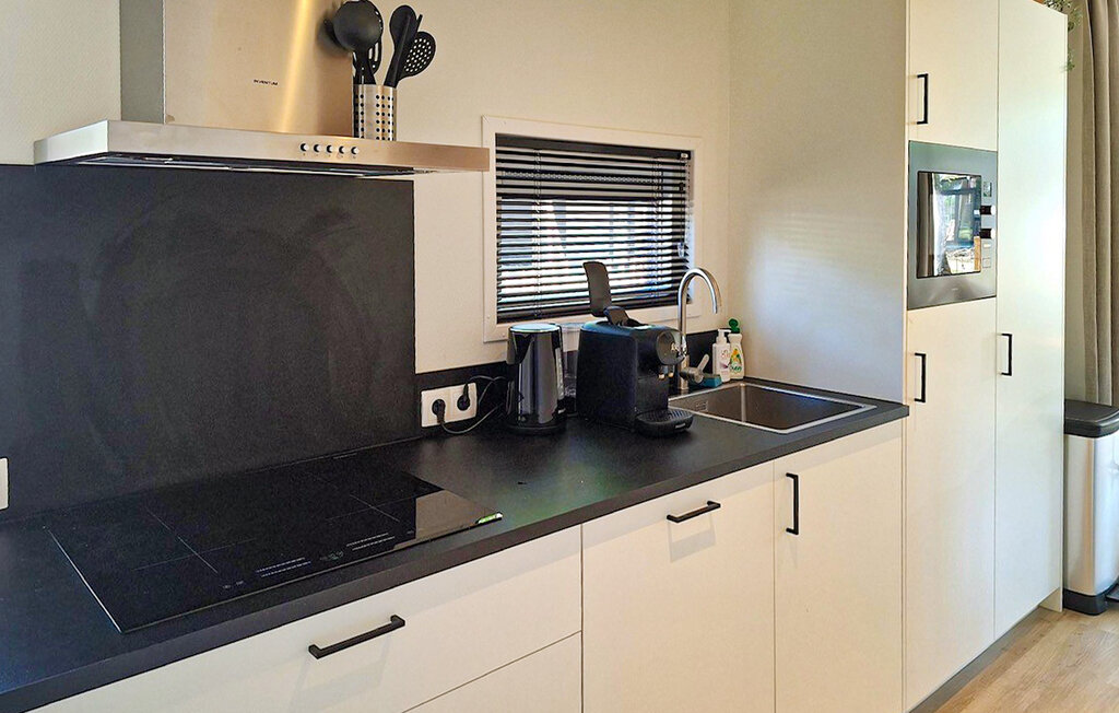 Semesterhus - Hellendoorn , Nederländerna - HOV757 7