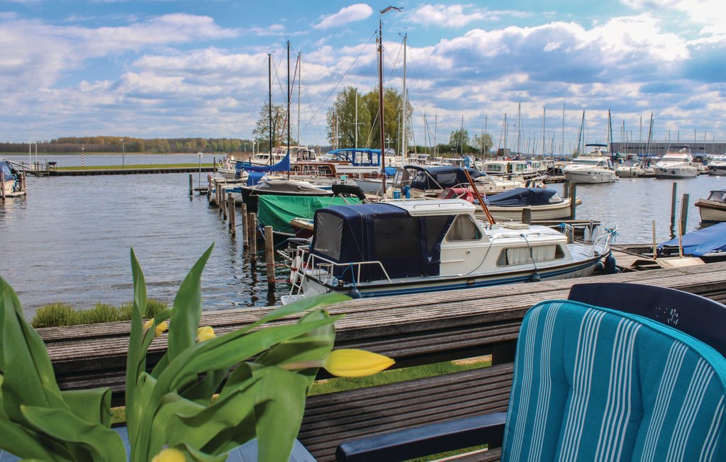 Direkt am Hafen und mit Blick auf das Wasser und die Boote erwartet Sie dieses schöne Ferienhaus in Bunschoten-Spakenburg.

Freuen Sie sich auf dieses stilvolle und mit viel Liebe eingerichteten Feri..