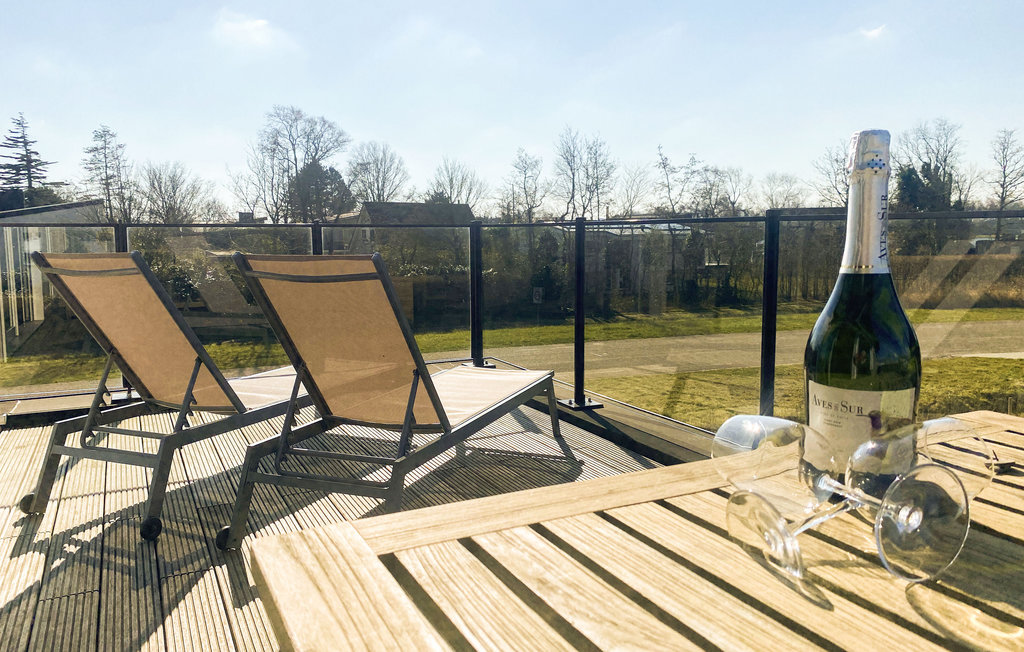 Erleben Sie einen erholsamen Urlaub in dieser luxuriösen Villa mit Blick auf das Veerse Meer, inklusive vier E-Bikes!

Diese fantastisch gelegene Villa am Veerse Meer ist komplett und komfortabel fü..