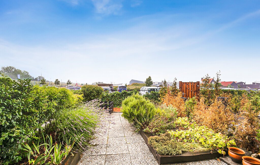 Verheugen zich op een aangename en gevarieerde vakantie dicht bij het water en het strand.

Dit gezinsvriendelijke vakantiehuis nodigt je uit om te genieten van een comfortabele vakantie met volop mog..
