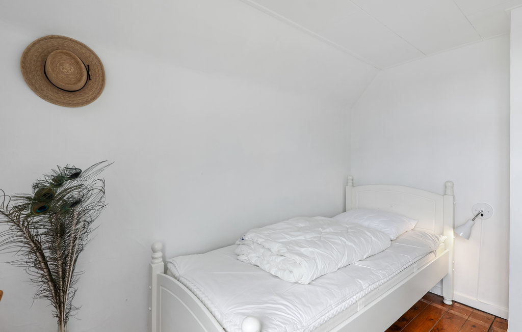 Feriehus - Pedersker , Danmark - I52106 24