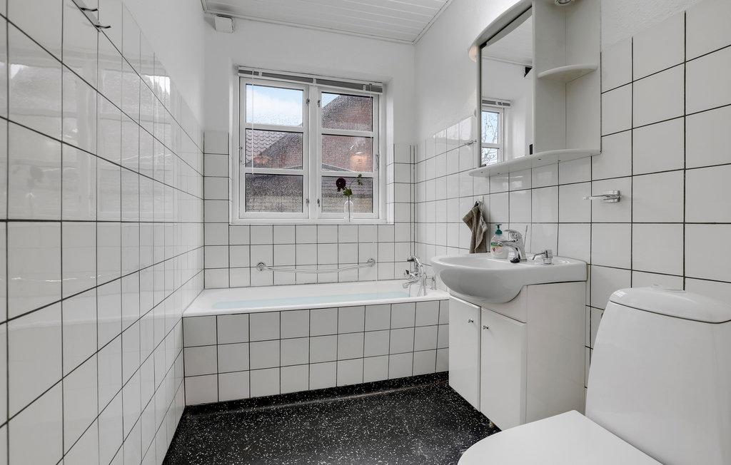 Feriehus - Pedersker , Danmark - I52002 23