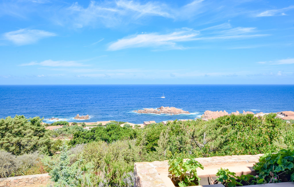 Freuen Sie sich auf einen schönen Urlaub in diesem ansprechenden Ferienhaus mit Meerblick.

Das Haus ist wohnlich eingerichtet, hier finden Sie alles, was für einen gelungenen Urlaub nötig ist...