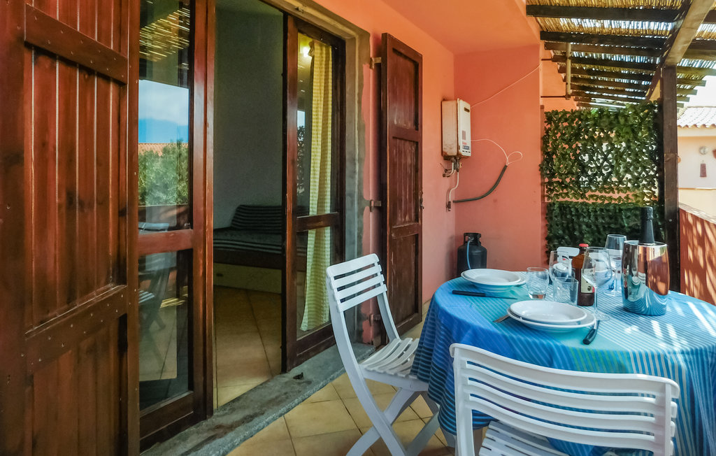 Diese hübsche und helle Ferienwohnung im Zentrum von Torre dei Corsari ist die ideale Unterkunft für diejenigen, die gerne ausgehen, ohne das Auto nehmen zu müssen, und die Sommerabende in diesem b..