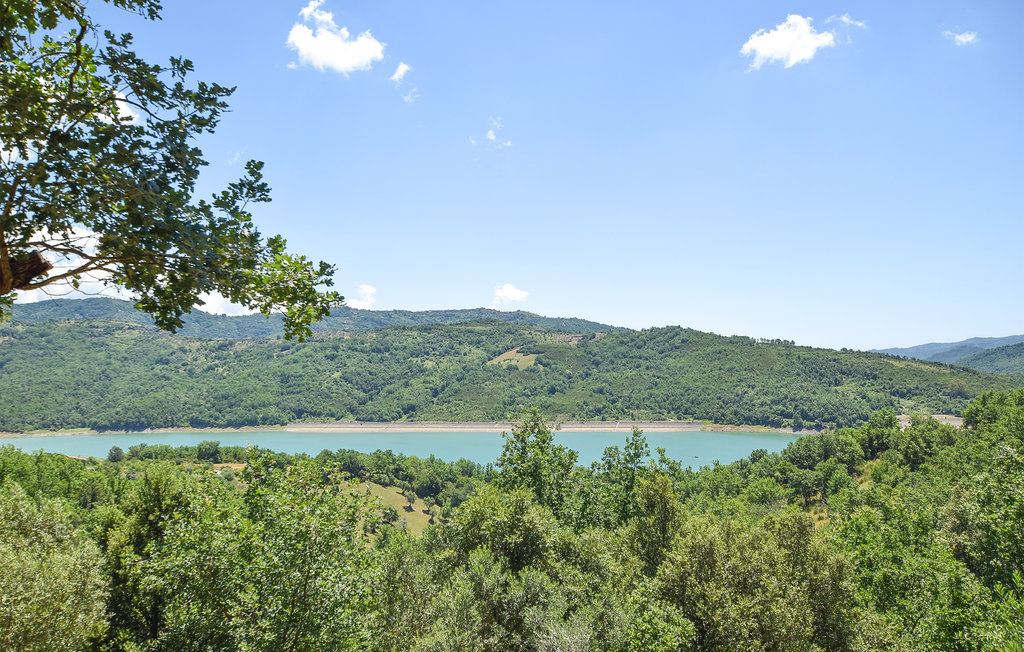 Ferienhaus in einer einzigartigen Lage, umgeben von den grünen Olivenhainen und der Vegetation des Cilento Vallo di Diano und des Alburni-Nationalparks, mit einem bezaubernden Blick auf den vom Alent..