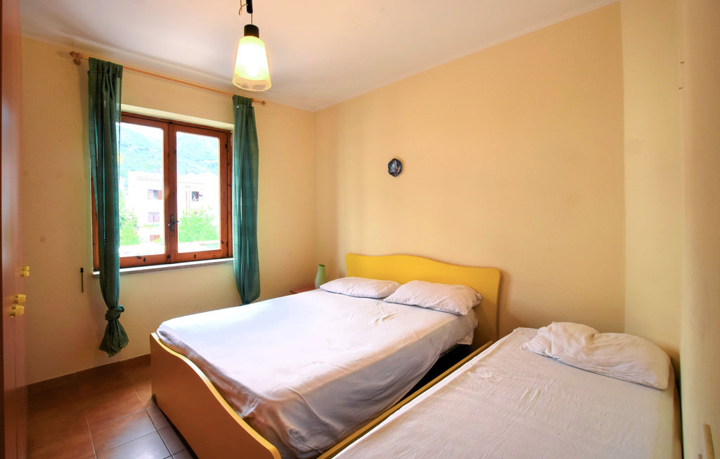 Ontspan in deze praktische vakantiewoning met uitzicht op zee.

Ontsnap aan je dagelijkse routine en breng een rustige en zonnige vakantie door aan de kust van Calabrië. Samen met je familie kun je j..