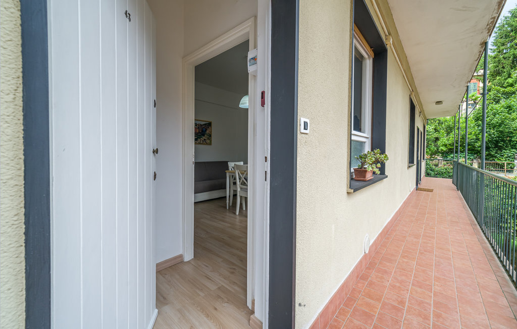 Op slechts 300 meter van de prachtige Golf van Tigullio Station bevindt zich dit prachtige appartement op de 3e verdieping met een mooi balkon. De omgeving is ideaal voor mensen die het glamoureuze le..