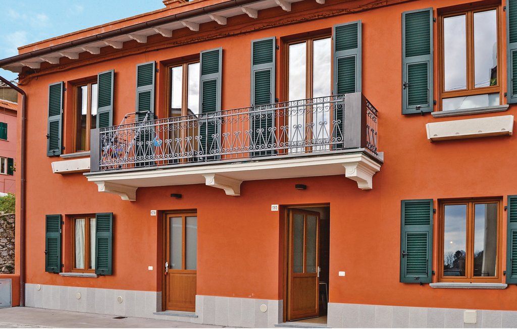 Mooi appartement in het kleine dorpje Pitelli, een paar kilometer van de prachtige stranden van Lerici en San Terenzo. Uitzicht op zee vanuit de woonkamer en de slaapkamer. Ideale locatie om het uniek..