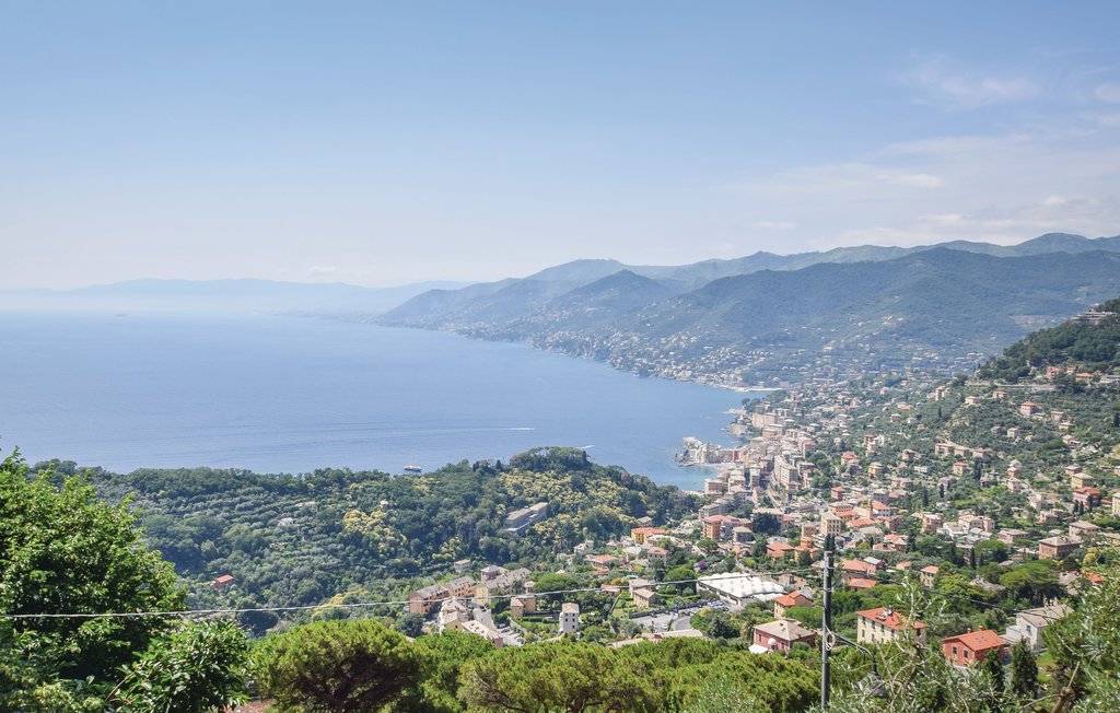Ferienhaus nahe dem Naturpark Monte di Portofino (UNESCO-Weltkulturerbe) mit atemberaubendem Blick auf den Golfo Paradiso und 3 km vom malerischen Fischerdorf Camogli entfernt, von wo aus Boote nach P..