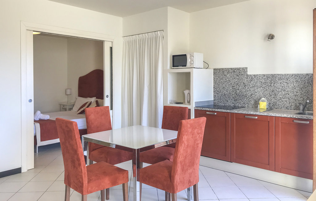 Vakantiehuis in een prachtige omgeving, ongeveer 3 km van de stranden.

Genesteld in een olijfgaard, wacht u hier een moderne flat met een panoramisch uitzicht op de omliggende heuvels en de stad Impe..