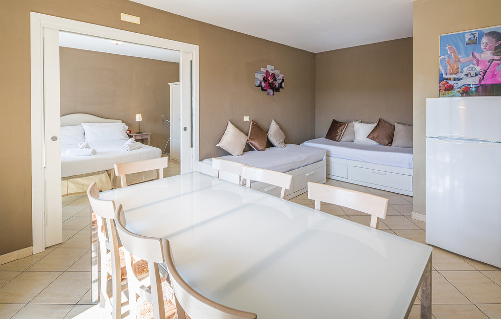 Ferienwohnung in schönem Umfeld, ca. 3 km von den Stränden entfernt.

Eingebettet in einen Olivenhain erwartet Sie hier ein modernes Apartment mit Panoramablick auf die umliegenden Hügel und die St..