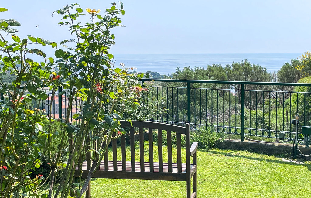 Herrliches Urlaubsanwesen an der Küste Liguriens.

Freuen Sie sich auf eine fantastische Zeit in diesem grünen, naturnah gelegenen Traumhaus mit Lage über dem Meerespanorama. Von hier oben blicken ..