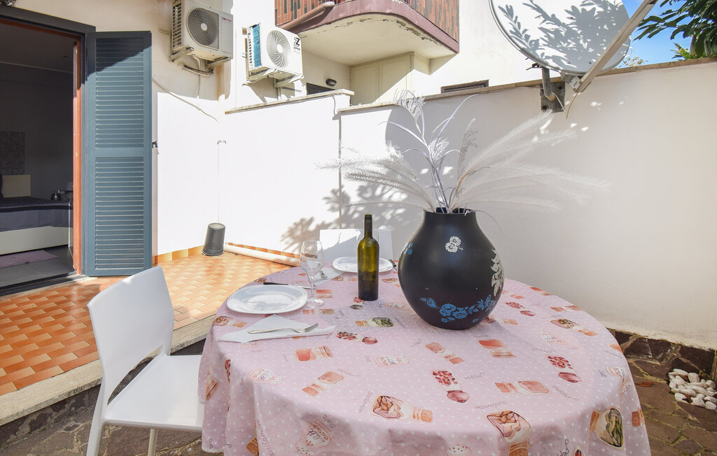 Apartment - Tor San Lorenzo , Italy - IRK005 2