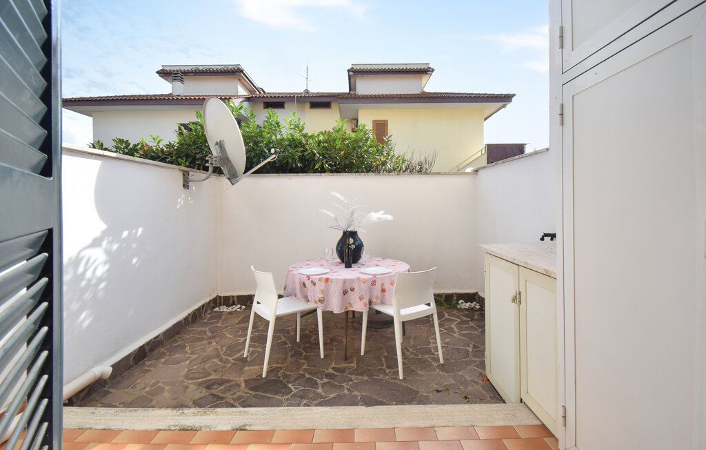 Apartment - Tor San Lorenzo , Italy - IRK005 12