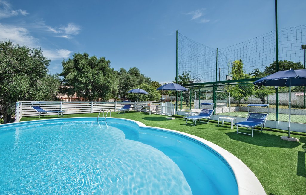 Mooi vrijstaand vakantiehuis in Sant 'Angelo Romano (Guidonia 4 km) met prachtig uitzicht op de omliggende heuvels. Het is eenvoudig maar comfortabel ingericht en verdeeld over twee niveaus. Het heeft..