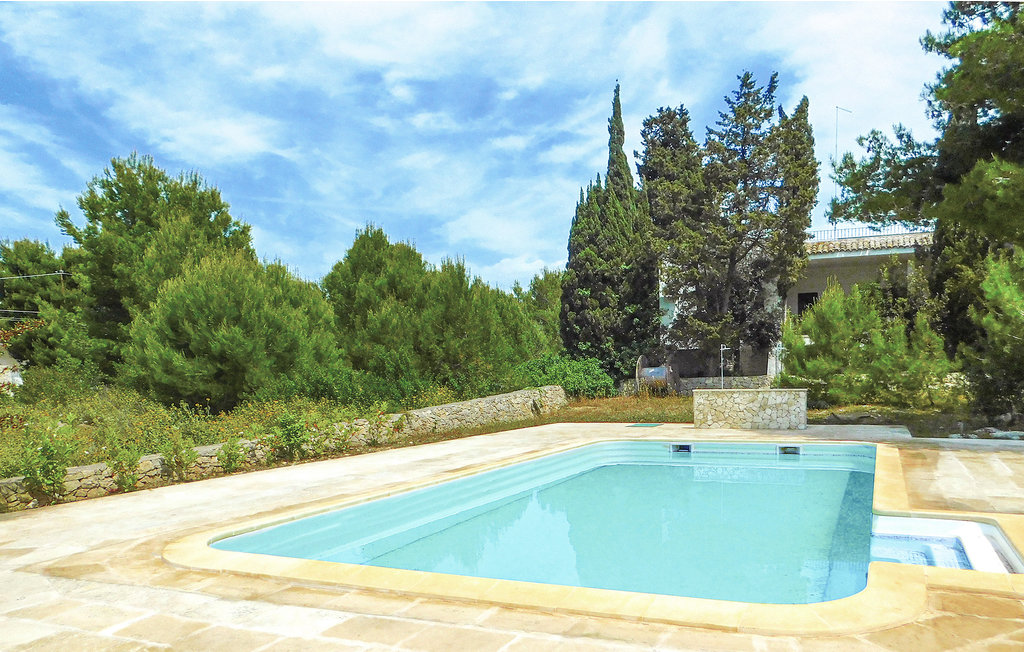 Reihenhaus für Ferien im Salento, in Santa Caterina di Nardo. Das Haus befindet sich in der Bucht D'Aspide in einer Wohnanlage. Die Anlage verfügt über einen Pool und ein Jacuzzi für 4 Personen in..