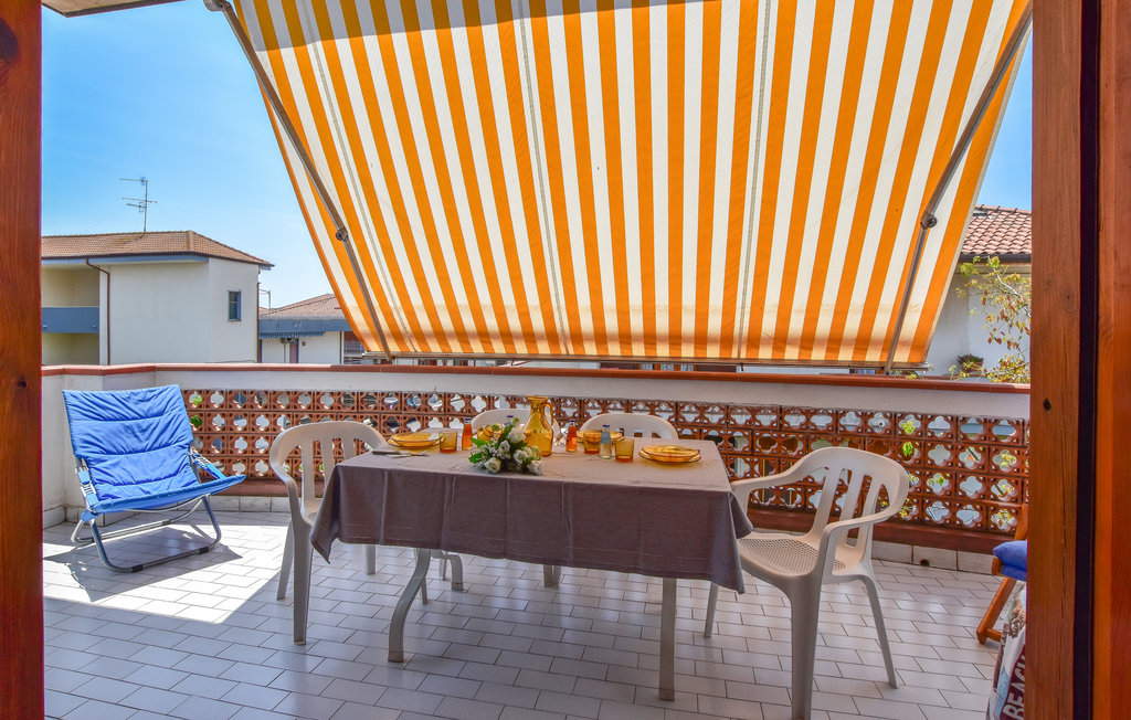 Angenehme Ferienwohnung für Urlaub das ganze Jahr über.

Im Inneren der Wohnung erwarten Sie eine helle und freundliche Einrichtung und Platz für 4 Personen. Neben dem gemütlichen Schlafzimmer mit..