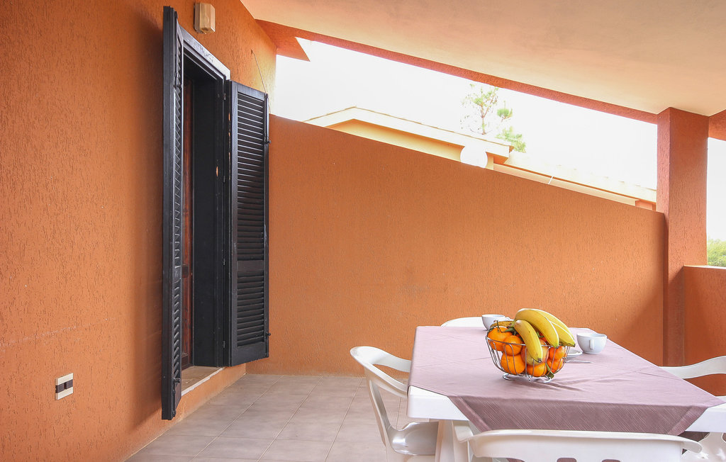 Wohnung in einem Reihenhaus in einer Wohnanlage in wunderschöner natürlicher Umgebung zwischen Rei Marina und Piscina Rei, an der Südostküste Sardiniens. Überdachte Terrasse, ausgestattet für Ma..