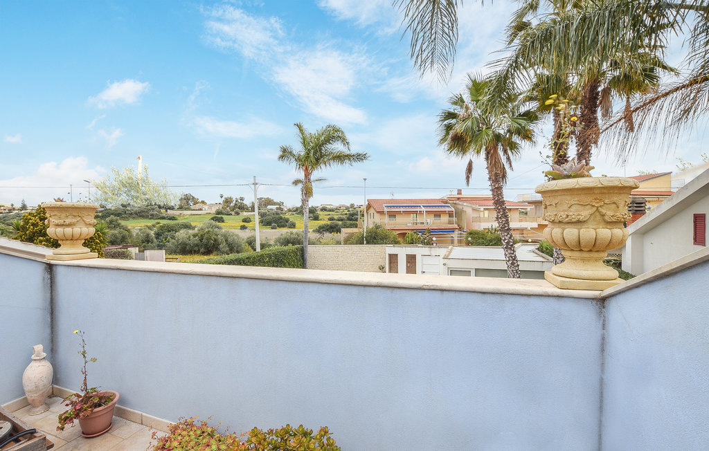 Elegante en onafhankelijke villa in Sicilië.

Welkom in dit prachtige vakantiehuis, dat ideale omstandigheden biedt voor een vakantie aan zee. Op slechts 200 m van het huis wachten de prachtige zands..