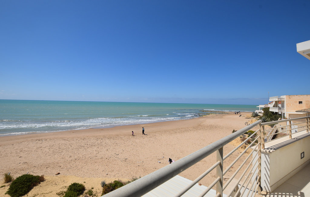 Prachtige vakantiewoning direct aan het strand.

Dichter bij het water kun je niet komen. Verheug u op de uitzonderlijke locatie van dit mooie vakantieverblijf in de nabijheid van de zee. De flat over..