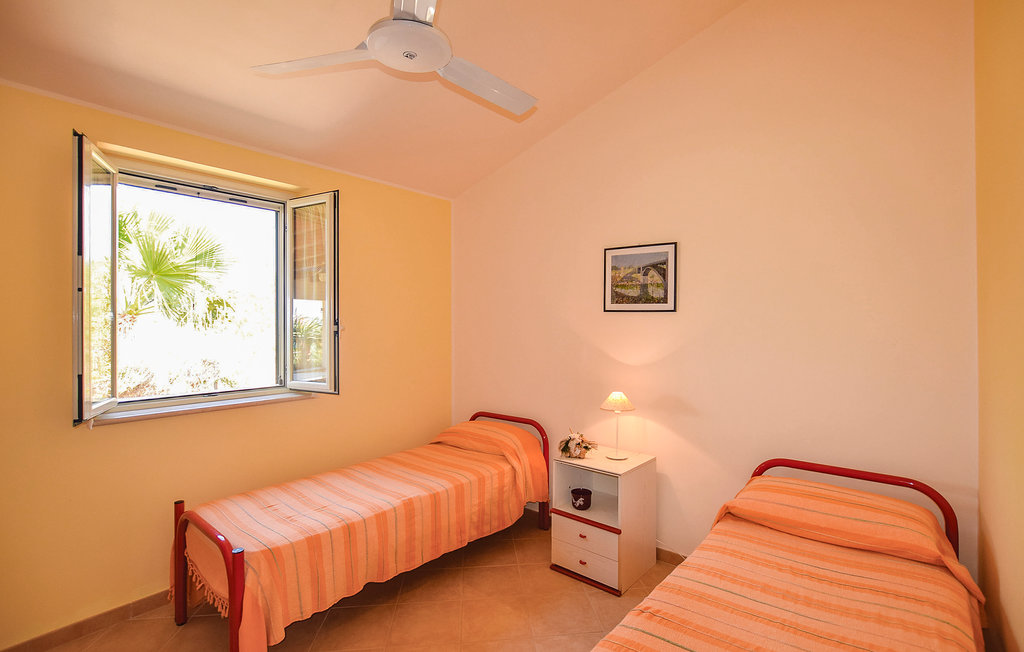 Feriehus - Piana Grande , Italia - ISS070 15