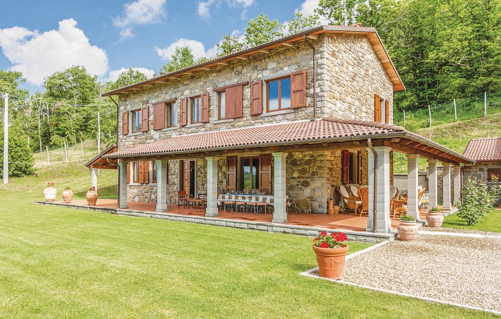 Holiday home - Pratovecchio , Italy - ITA157 | Novasol