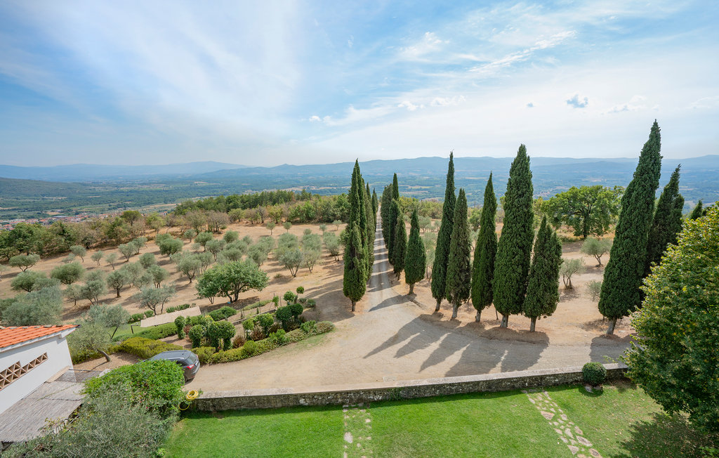 Freuen Sie sich auf einen schönen Urlaub in diesem ansprechenden Ferienhaus mit Pool und fantastischem Panoramablick auf die Landschaft.

Es handelt sich um ein historisches Bauwerk, das den Zauber v..