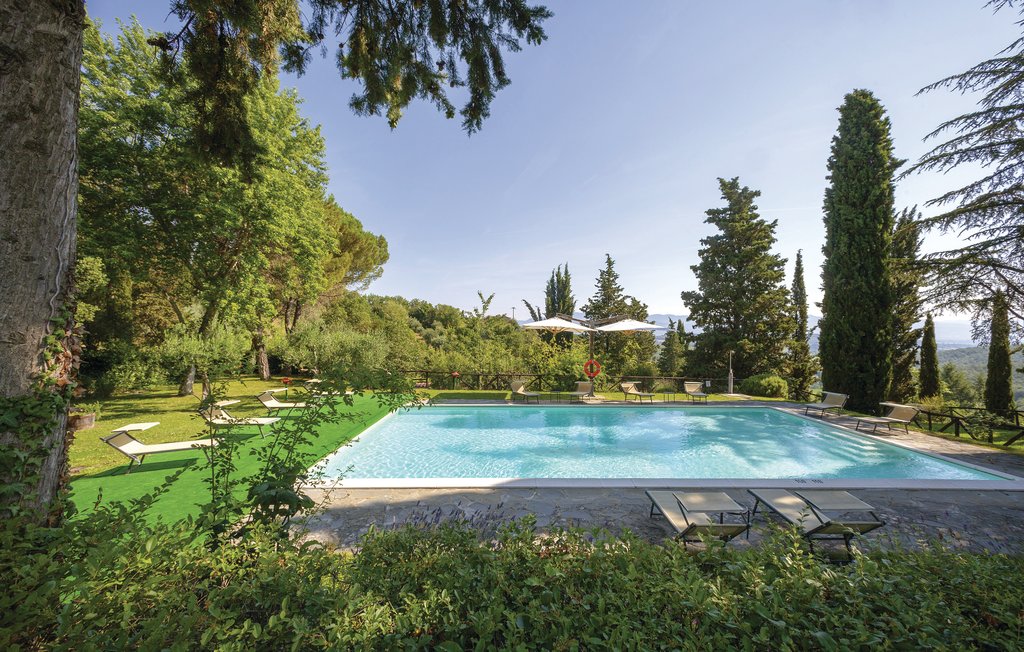 Ehemaliges Gutshaus in Hügellage mit zwei Ferienwohnungen (ITA356 und ITA357), 6 km von Anghiari entfernt. Jede Wohnung hat eine zentrale Wohnküche mit offenem Kamin und einen Gartensitzplatz beim H..