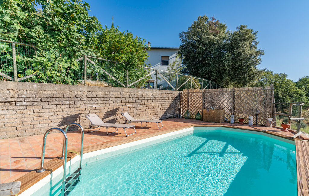 Gemütliche Ferienwohnung im Herzen der Maremma in der Provinz von Grosseto, mit Pool und großem umzäunten Garten mit Grill. Cudera liegt weniger als 1 km von Montorgiali entfernt, dem Hauptanbaugeb..