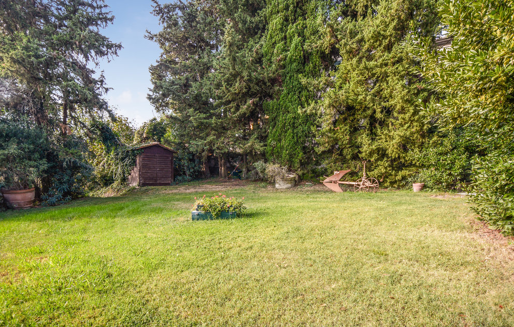 Droom je van een rustige gezinsvakantie in Toscane? Dan is deze ruime vakantiewoning met panoramisch uitzicht en gedeeld zwembad misschien wel iets voor jou.

Je vindt deze charismatische vakantiewoni..