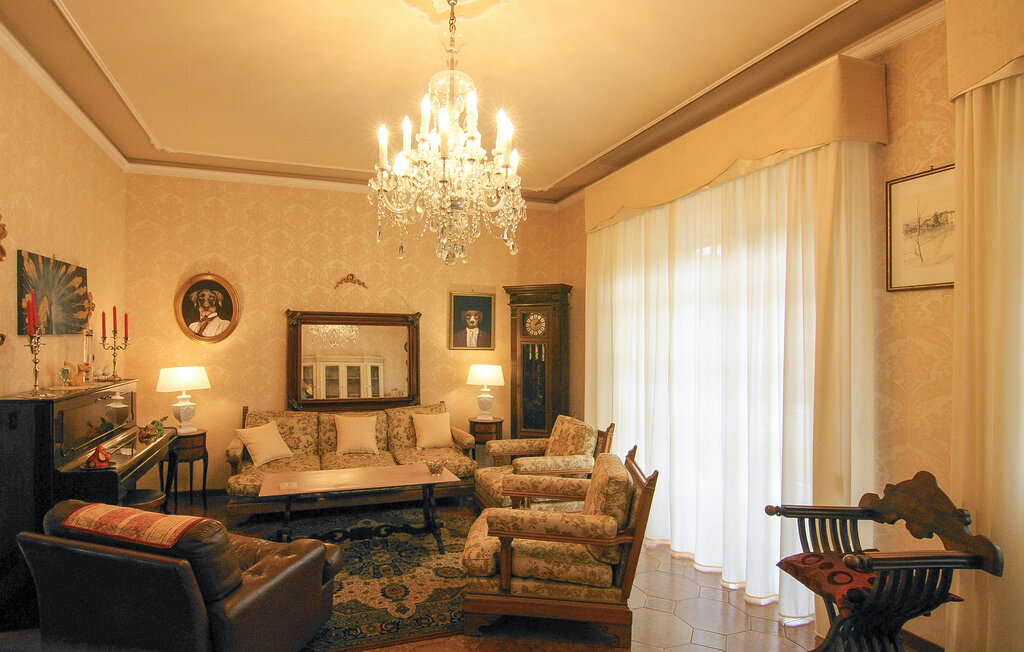 
Holiday rental - Lucca , Italy - ITL022 12