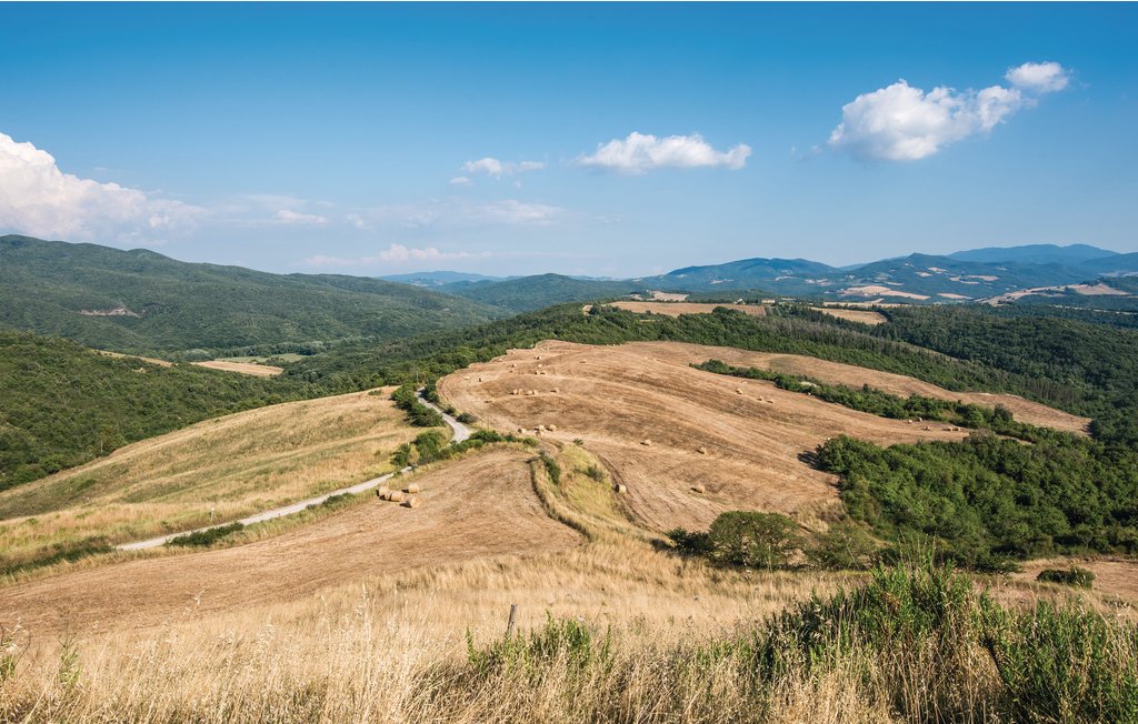 In einem mittelalterlichen Borgo, in einzigartiger Hügellage unweit von Volterra (9 km) befinden sich diese beiden identischen Ferienhäuser (Reihenendhaus; S. auch ITN192). Von der modernen Wohnküc..